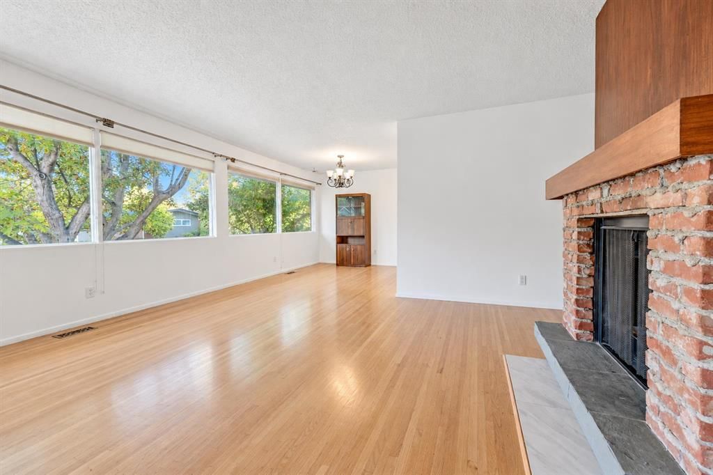 3912 Vancouver Crescent NW, Calgary — photo 3 of 16