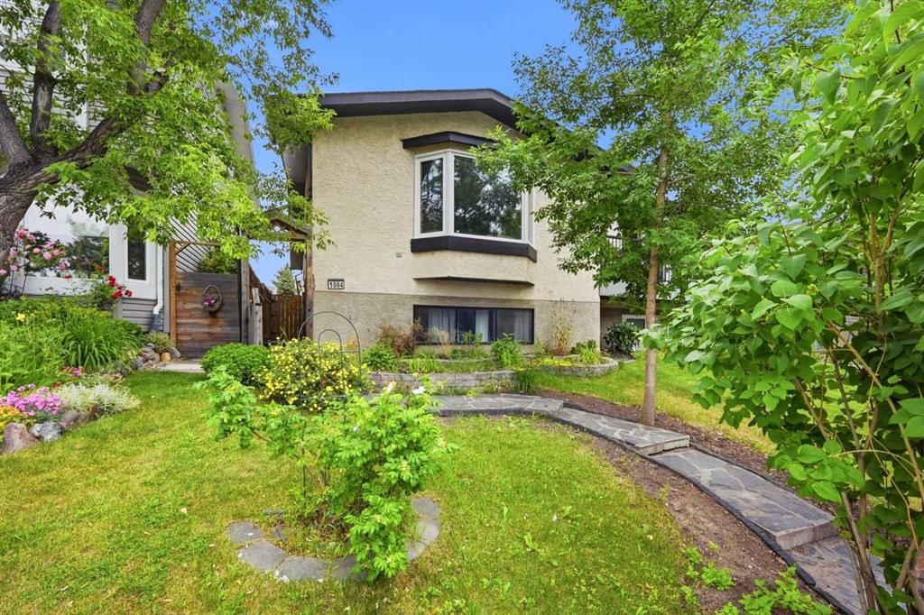 1004 Mckinnon Drive NE, Calgary — photo 4 of 50