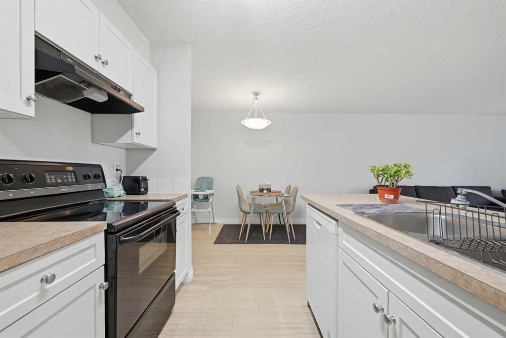 111, 5555 Falsbridge Drive NE, Calgary — photo 2 of 28
