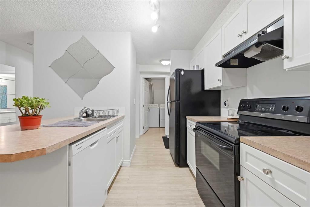 111, 5555 Falsbridge Drive NE, Calgary — photo 3 of 28