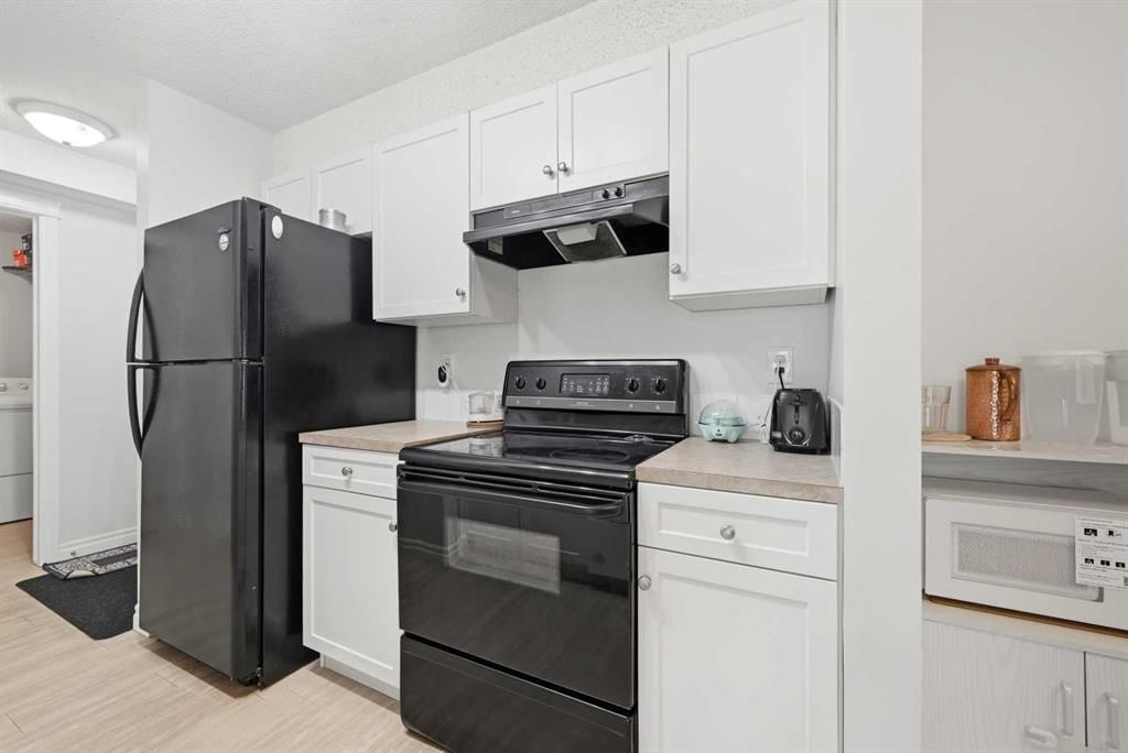 111, 5555 Falsbridge Drive NE, Calgary — photo 4 of 28