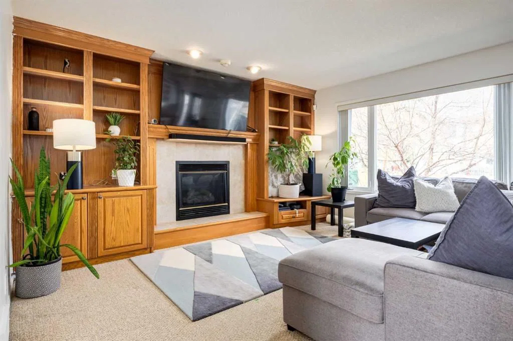 439 Mountain Park Drive SE, Calgary — photo 3 of 49