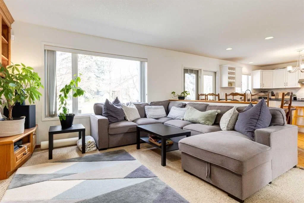 439 Mountain Park Drive SE, Calgary — photo 4 of 49