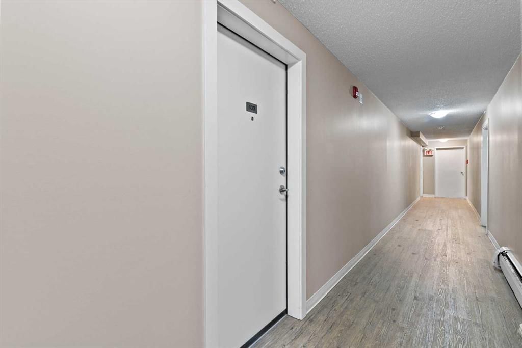 403, 4455C Greenview Drive NE, Calgary — photo 4 of 37