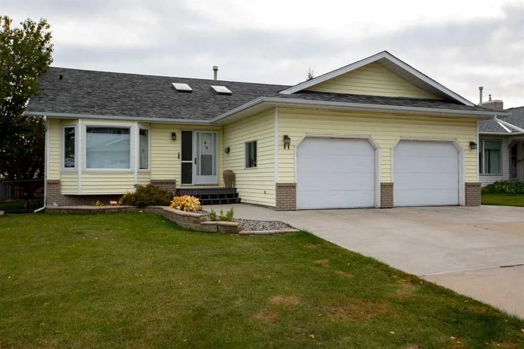 11 Maple Place, Crossfield — photo 2 of 38