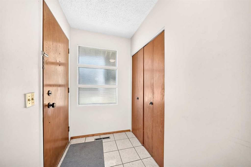 4620 Voyageur Drive NW, Calgary — photo 2 of 36