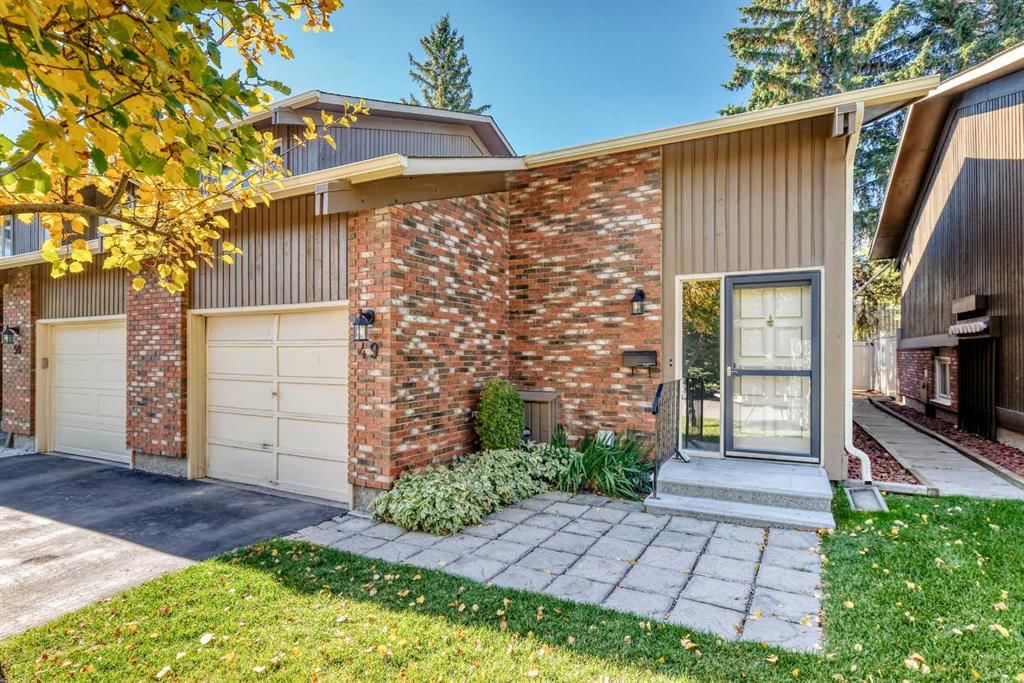 49, 10001 Brookpark Boulevard SW, Calgary — main listing photo