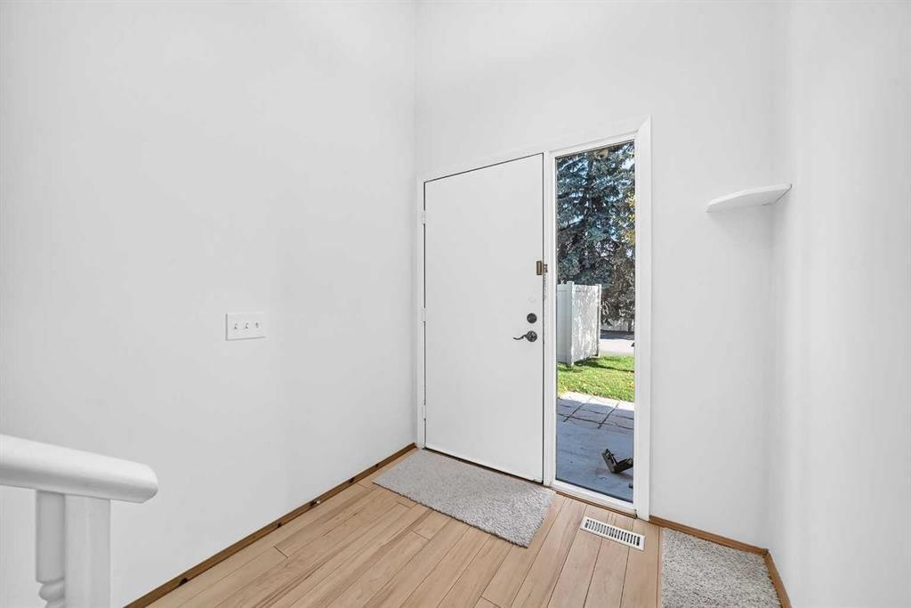 49, 10001 Brookpark Boulevard SW, Calgary — photo 3 of 28