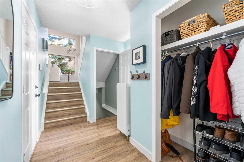 66 Kingsland Villas SW, Calgary — photo 4 of 43