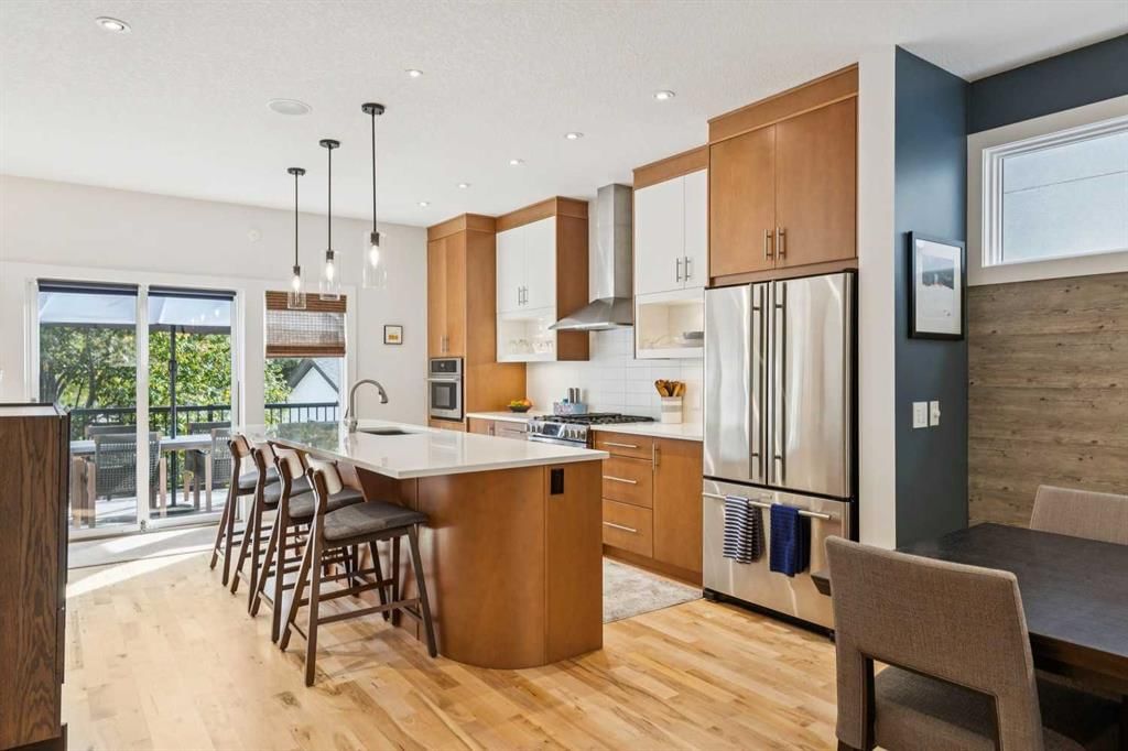 1815 30 Avenue SW, Calgary — photo 4 of 36