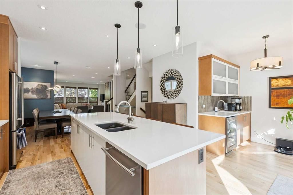 1815 30 Avenue SW, Calgary — photo 5 of 36