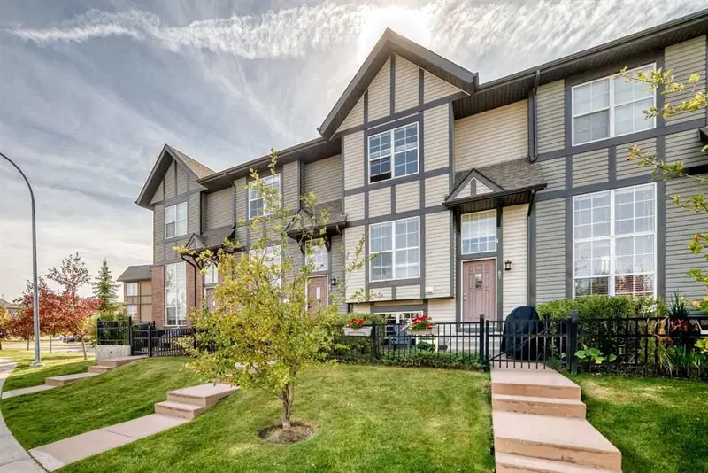 89 New Brighton Common SE, Calgary — photo 2 of 34