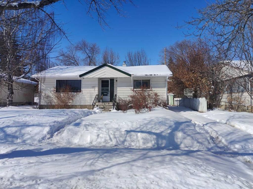 487 Northmount Drive NW, Calgary — photo 3 of 16