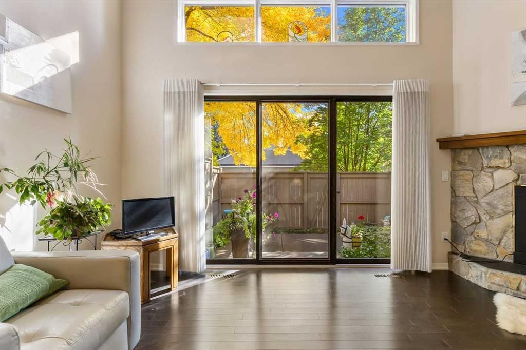 4 Glamis Gardens SW, Calgary — photo 4 of 30