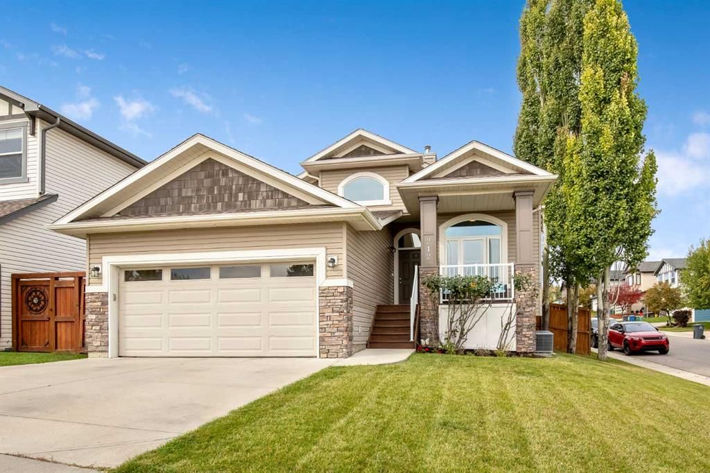 212 Westland Street, Okotoks — photo 2 of 48
