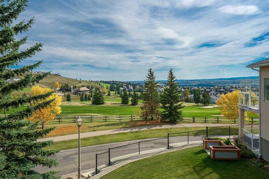 10 Eagleview Heights, Cochrane — main listing photo