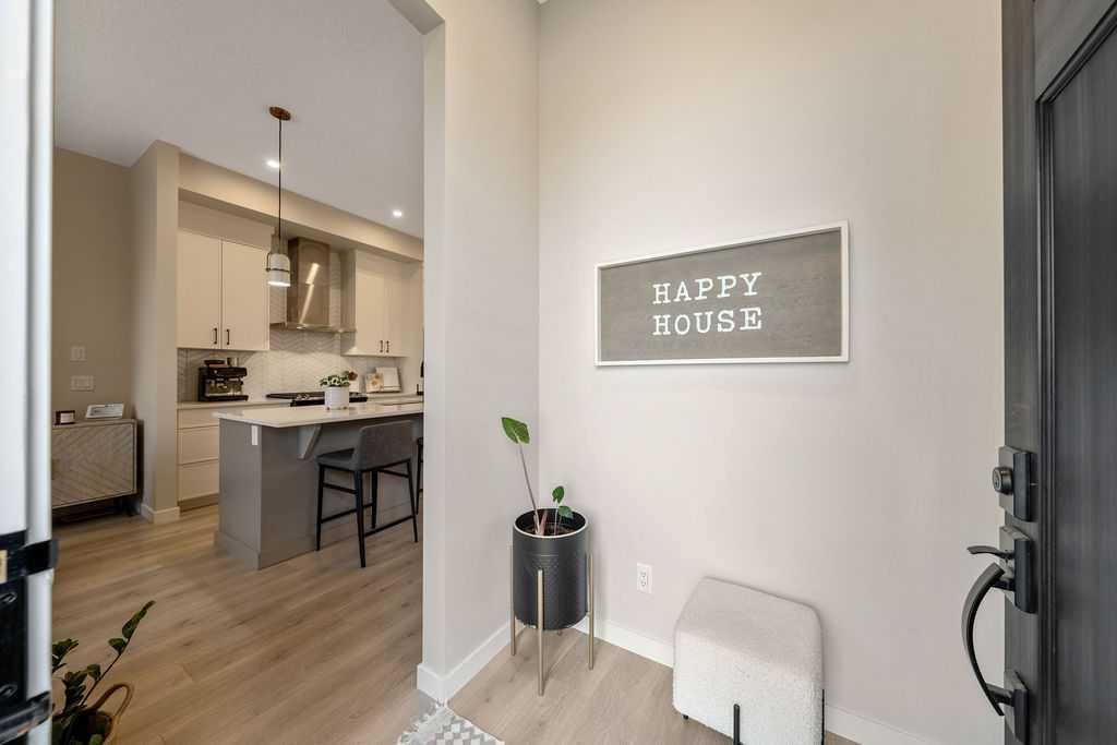 655 Marine Drive SE, Calgary — photo 3 of 35