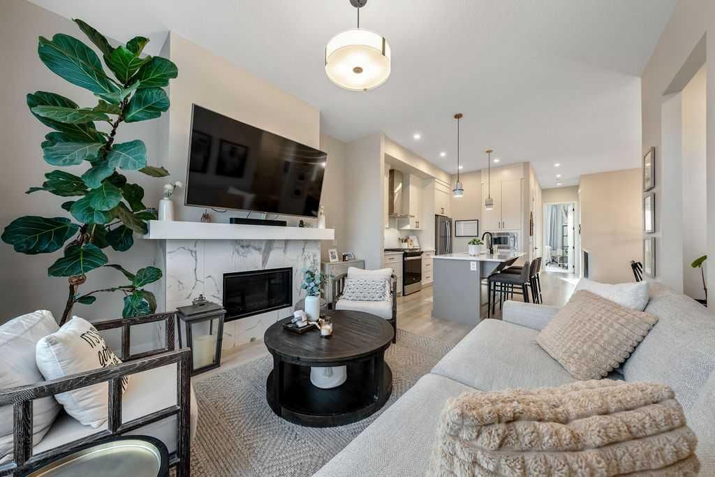 655 Marine Drive SE, Calgary — photo 5 of 35