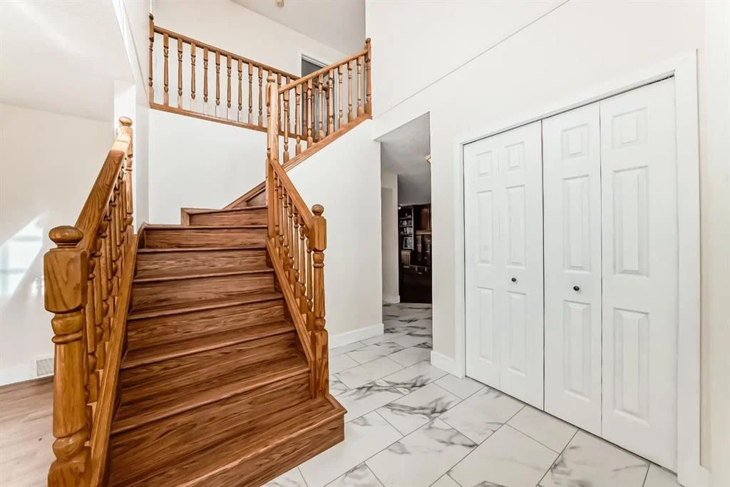 320 Sunmills Drive SE, Calgary — photo 5 of 48