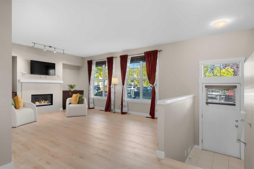 235 Mckenzie Towne Link SE, Calgary — photo 4 of 48