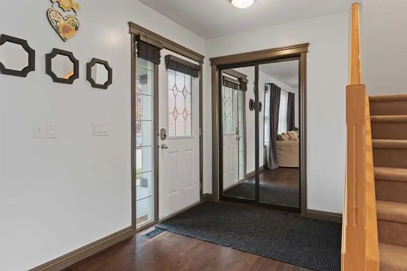 161 Prestwick Close SE, Calgary — photo 3 of 35