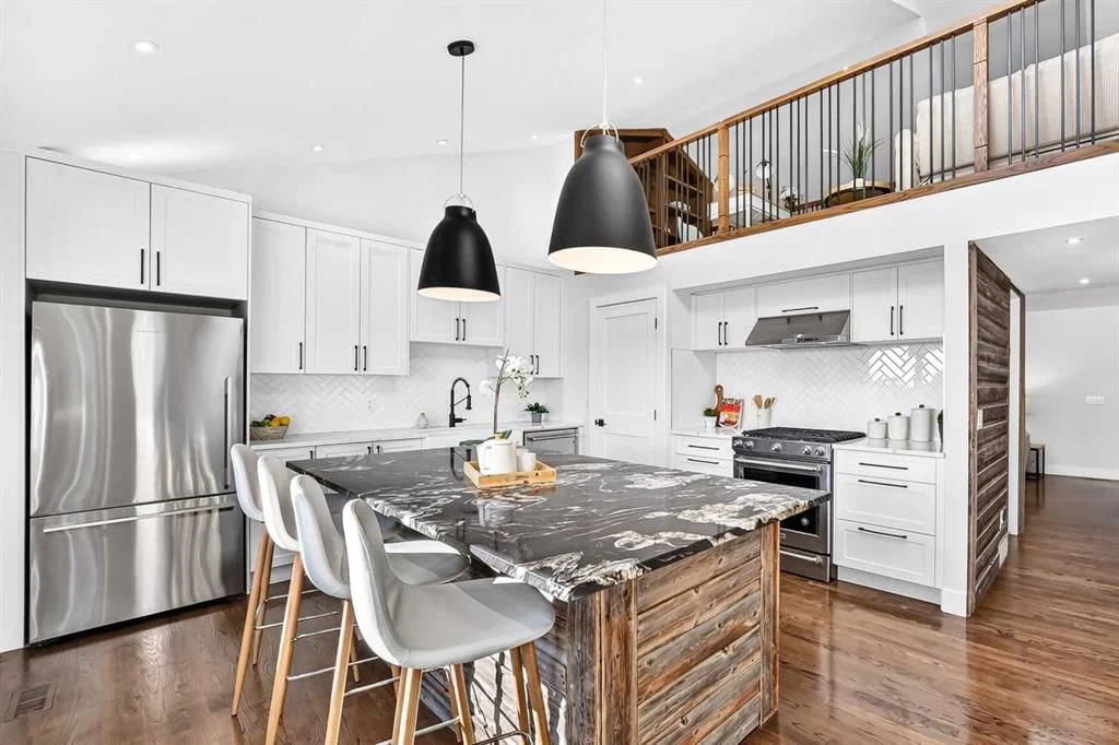 328 3 Street NE, Calgary — main listing photo