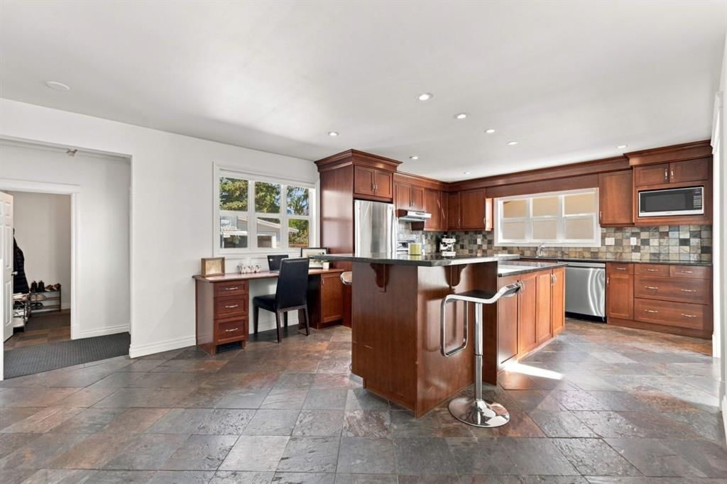 5432 Bannerman Drive NW, Calgary — photo 3 of 50