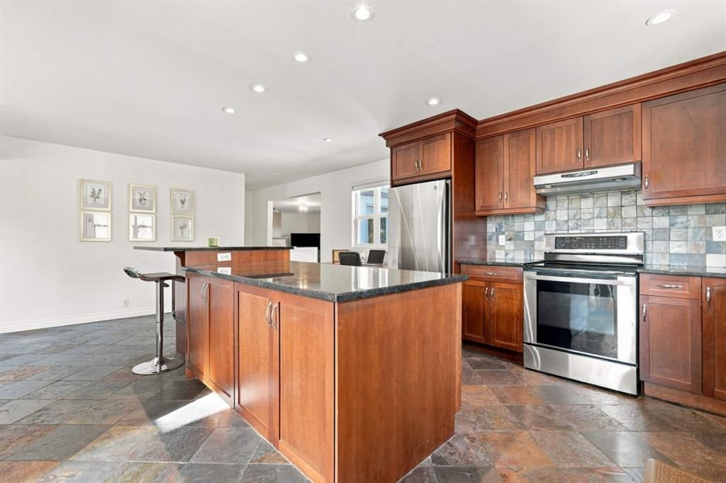 5432 Bannerman Drive NW, Calgary — photo 5 of 50