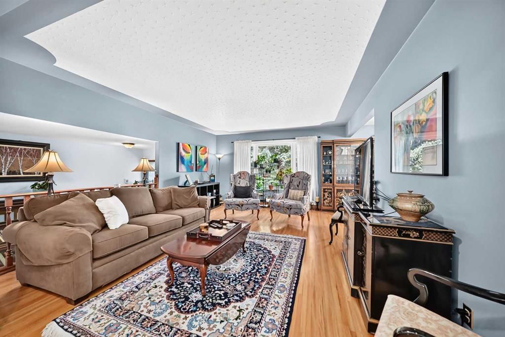 6003 Thornbank Drive NW, Calgary — photo 4 of 41