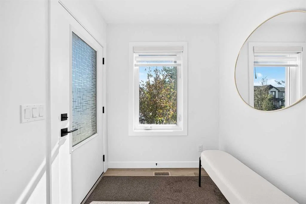 35 Silverton Glen Green SW, Calgary — photo 2 of 34