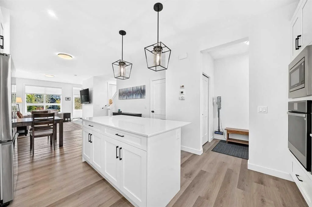 35 Silverton Glen Green SW, Calgary — photo 5 of 34