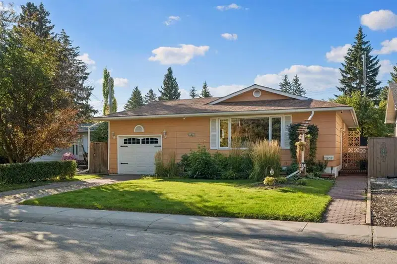 1403 104 Avenue SW, Calgary — main listing photo
