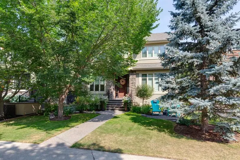 2022 43 Avenue SW, Calgary — main listing photo