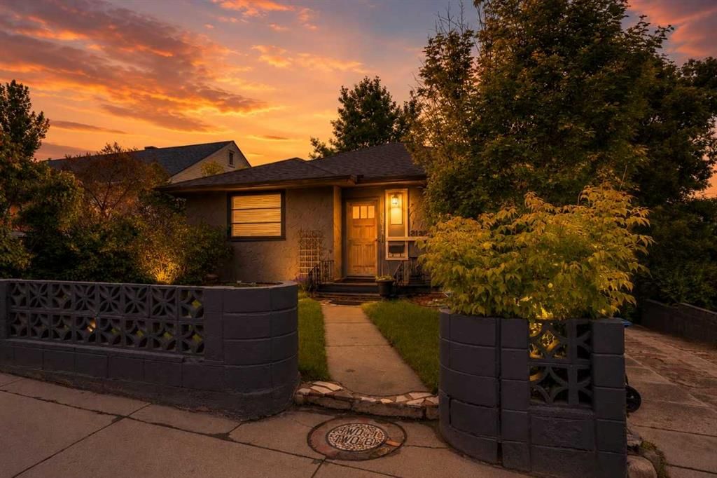 2128 17 Avenue SW, Calgary — photo 3 of 44