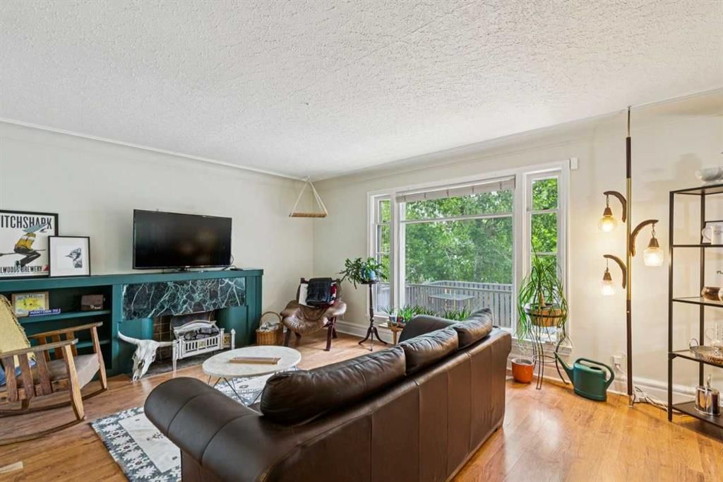 2128 17 Avenue SW, Calgary — photo 4 of 44
