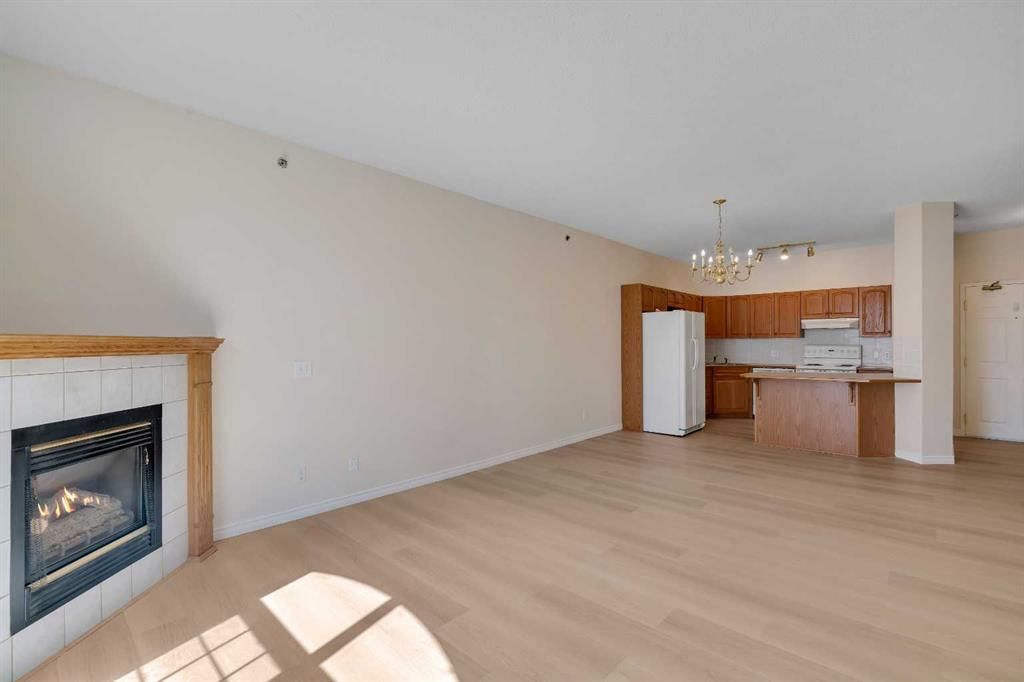203, 4835 Dalhousie Drive NW, Calgary — photo 3 of 33