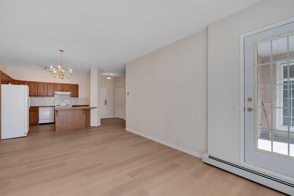203, 4835 Dalhousie Drive NW, Calgary — photo 4 of 33