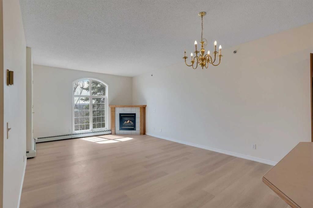 203, 4835 Dalhousie Drive NW, Calgary — photo 5 of 33