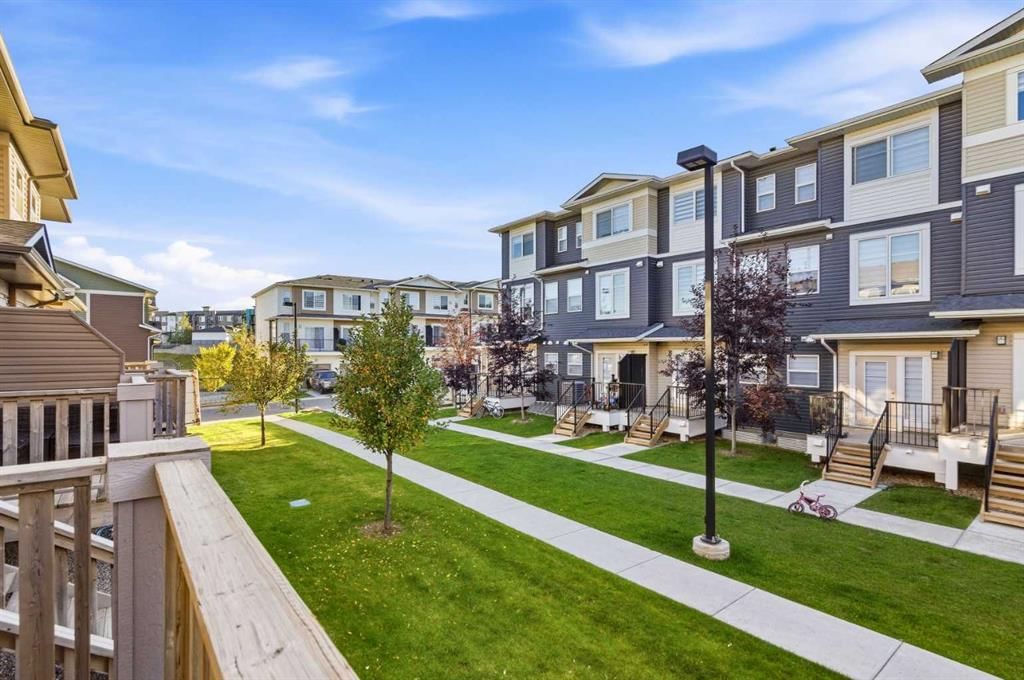 530 Sage Hill Grove NW, Calgary — photo 2 of 38