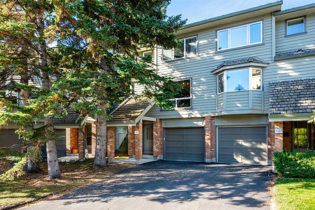 135 Point Drive NW, Calgary — photo 2 of 40
