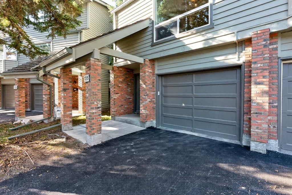 135 Point Drive NW, Calgary — photo 3 of 40