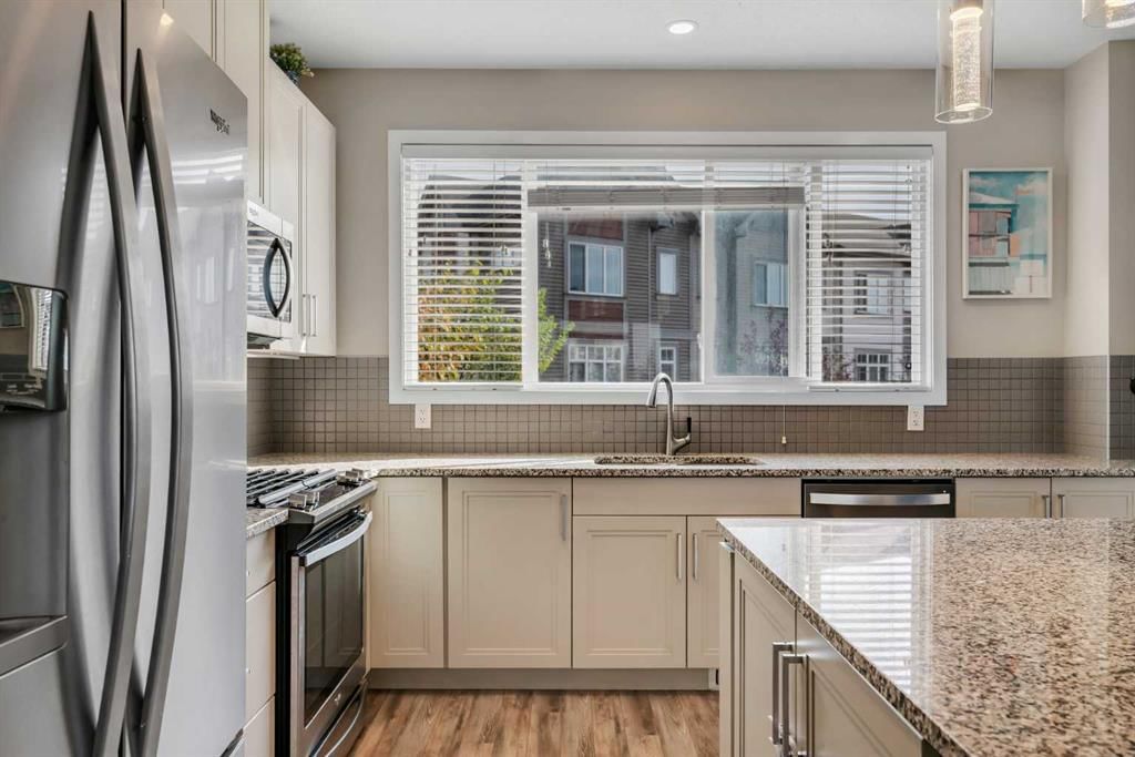 147 Copperstone Park SE, Calgary — photo 4 of 44