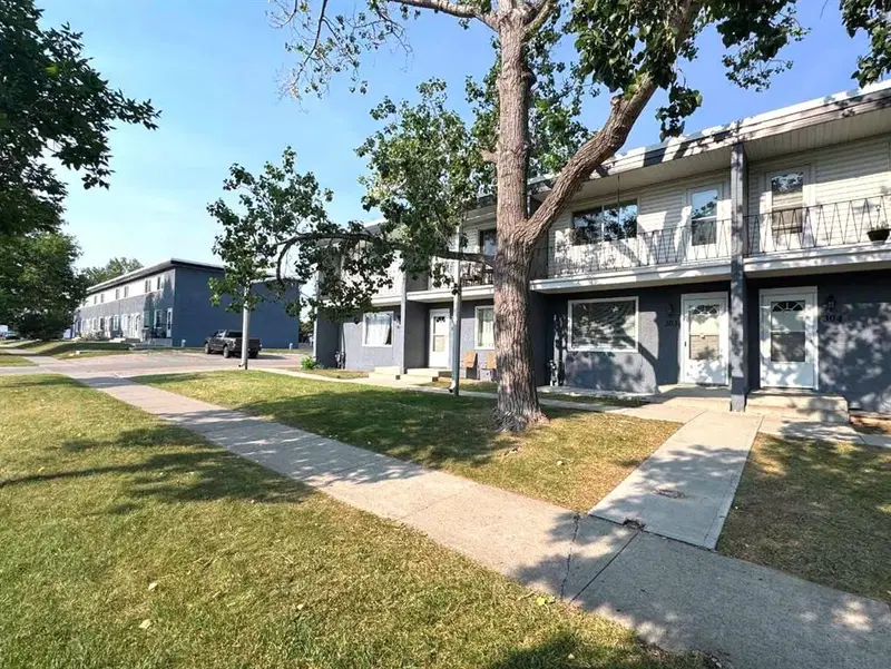 303, 2211 19 Street NE, Calgary — main listing photo