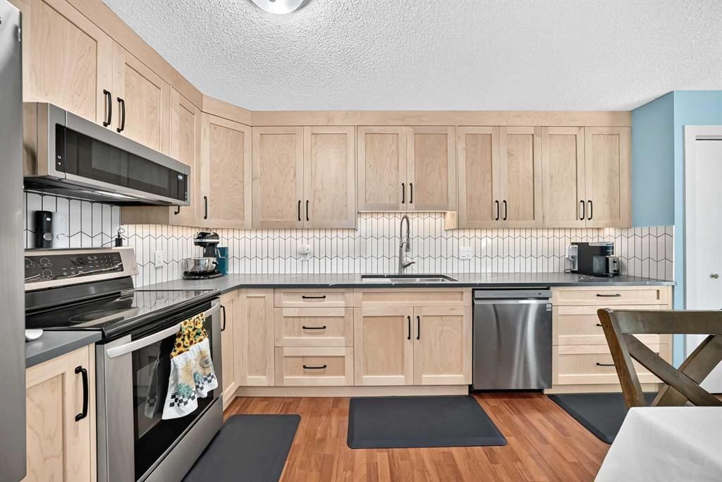 44 McKinley Road SE, Calgary — photo 2 of 47