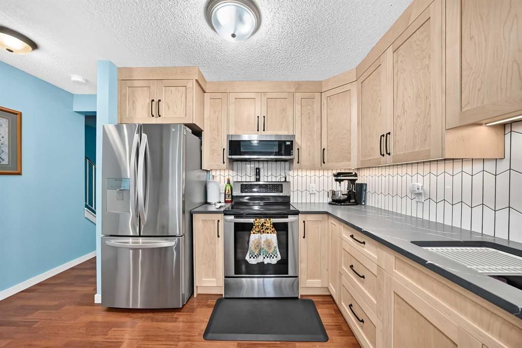 44 McKinley Road SE, Calgary — photo 3 of 47