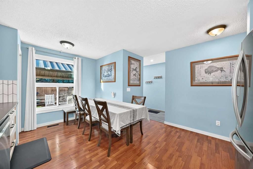 44 McKinley Road SE, Calgary — photo 4 of 47