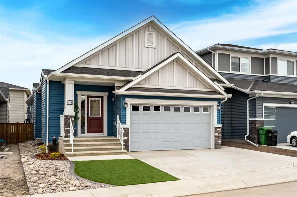 13 Bayview Mews SW, Airdrie — main listing photo