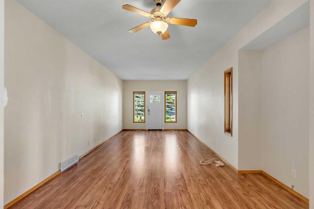 47, 72 Millside Drive SW, Calgary — photo 3 of 40