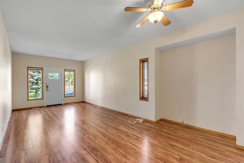 47, 72 Millside Drive SW, Calgary — photo 4 of 40