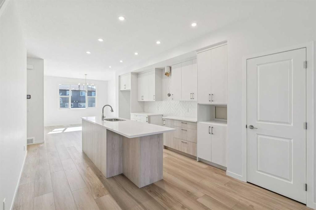 71 Creekview Common SW, Calgary — photo 4 of 21